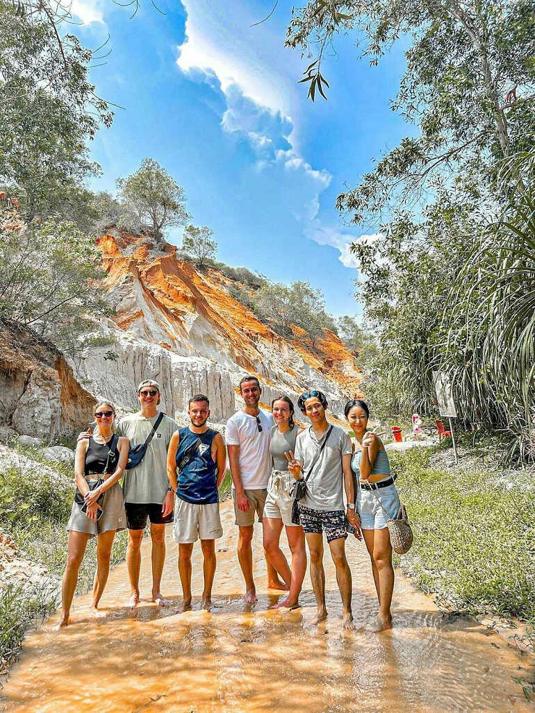 Tham quan suối tiên mũi né để tận hưởng không khí trong lành và cảnh đẹp
