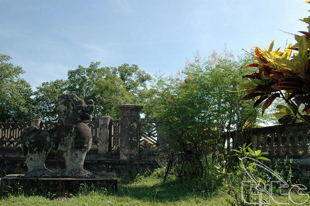 Thành Hoàng Đế An Nhơn nằm tại thị xã An Nhơn, Bình Định.