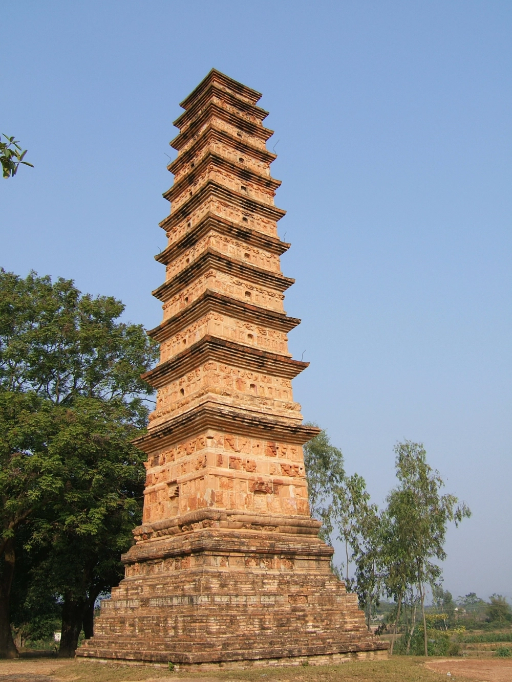 Tháp Bình Sơn Vĩnh Phúc mang giá trị lịch sử và văn hóa đặc biệt.
