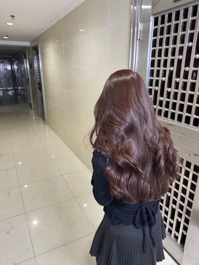 Thay đổi diện mạo với tóc nâu socola thời trang