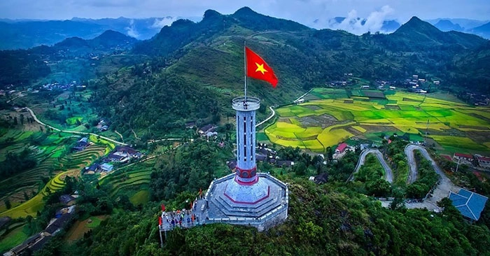 Thỏa sức check in cột cờ lũng cú khi đến Hà Giang
