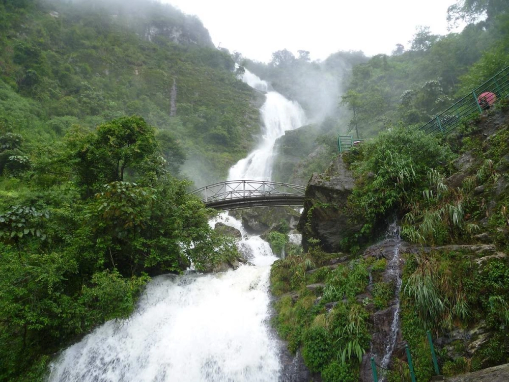 Thông tin thác bạc sapa giá vé tham khảo