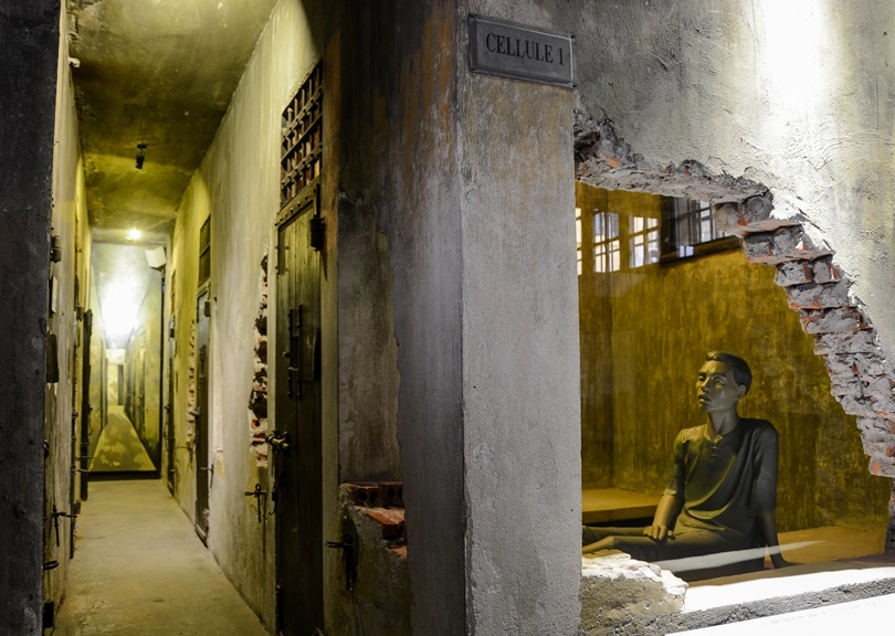 Thông tin vé nhà tù hỏa lò giá bao nhiêu