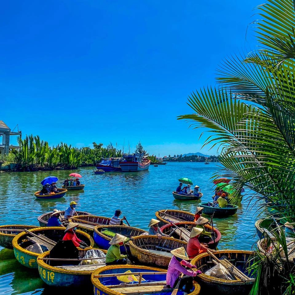 Thử cảm giác đi thuyền thúng rừng dừa bảy mẫu siêu vui