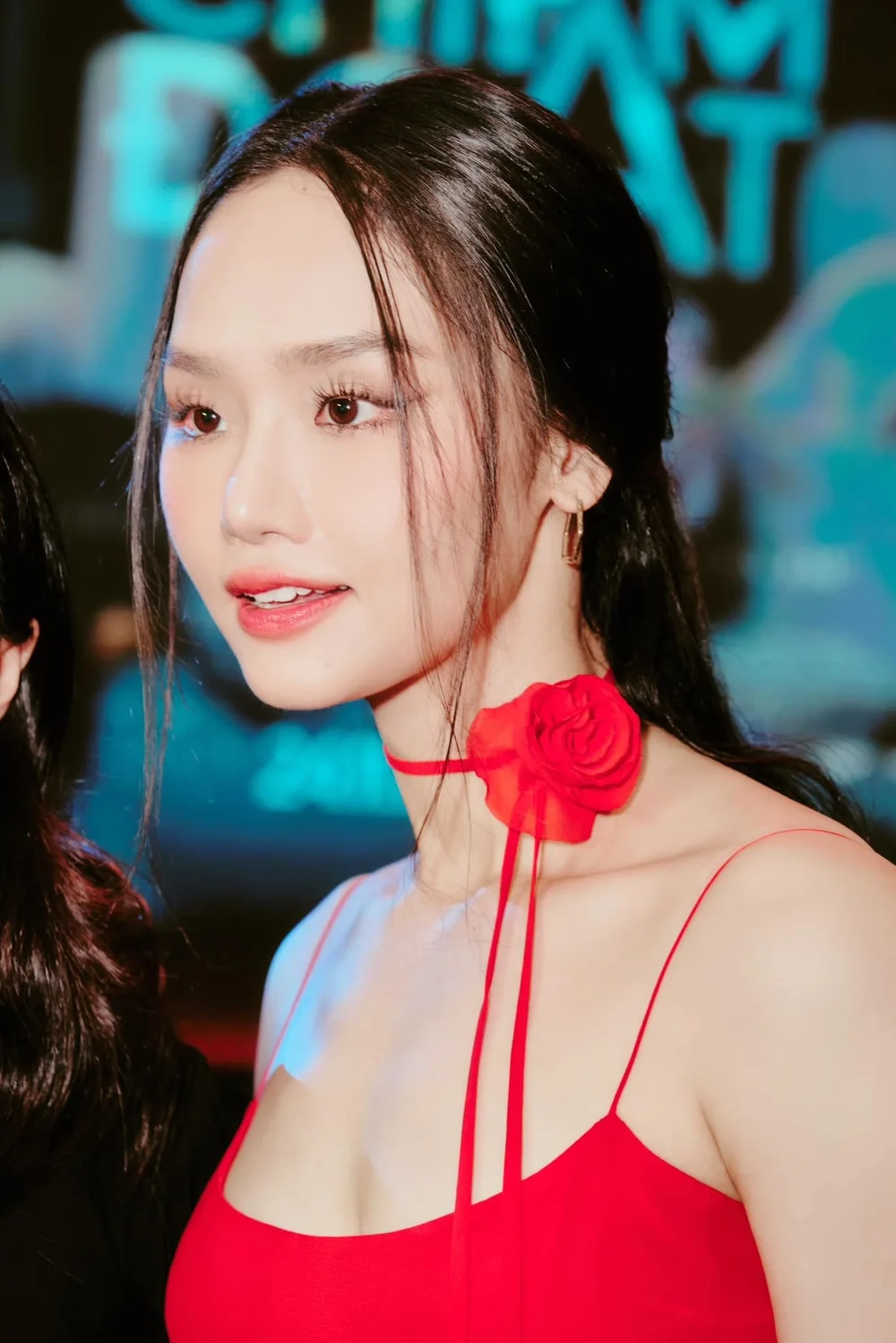 Thưởng thức bản ballad sâu lắng hoa hồng đen Miu Lê