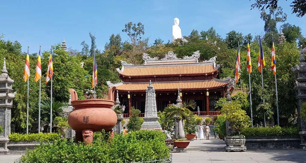 Thuyết minh về chùa Long Sơn, chùa nổi bật với kiến trúc và tâm linh