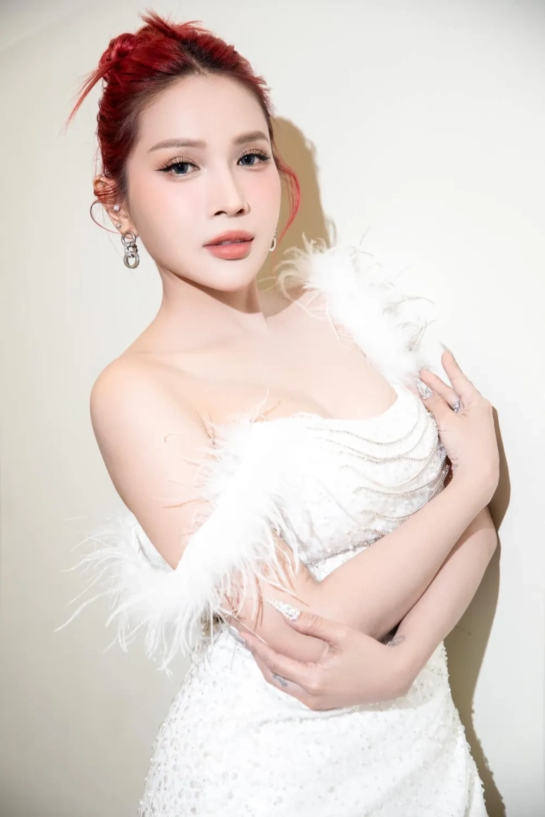 Những bức ảnh Khả Như đầy cá tính và cuốn hút nhất