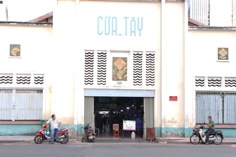 Tìm hiểu ngay cửa tây chợ bến thành nổi tiếng