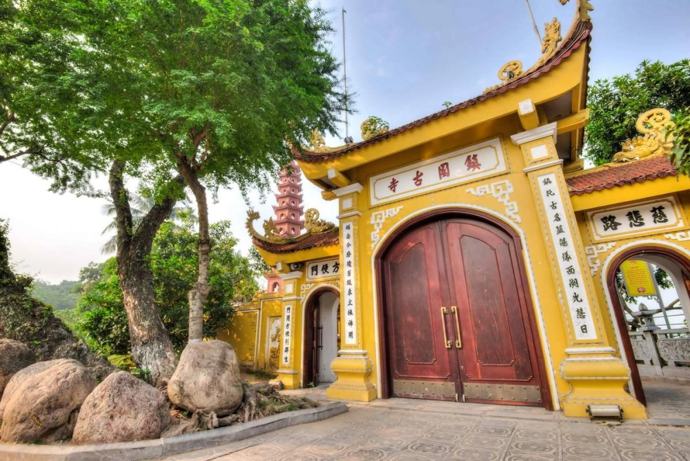 Tìm hiểu nguồn gốc lịch sử chùa trấn quốc lâu đời