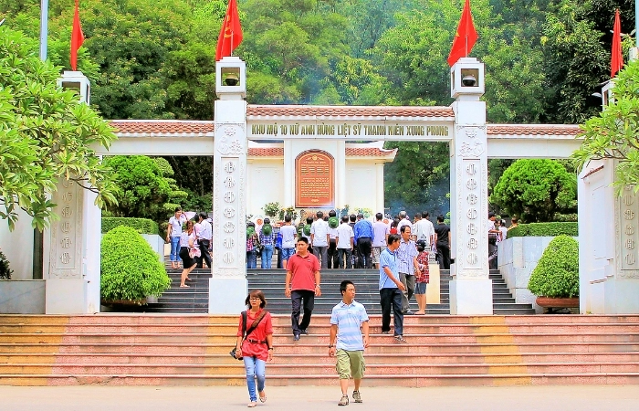 Tìm hiểu sự tích 10 cô gái ngã ba đồng lộc lay động