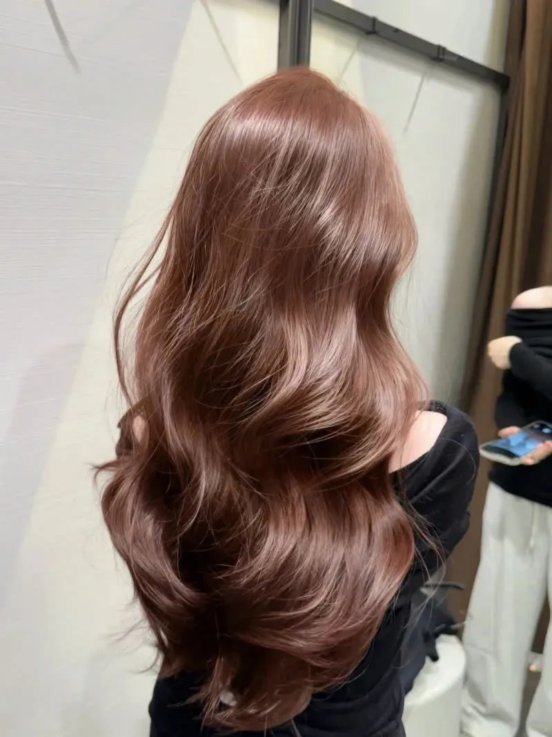 Tóc nhuộm màu nâu socola tone màu cá tính