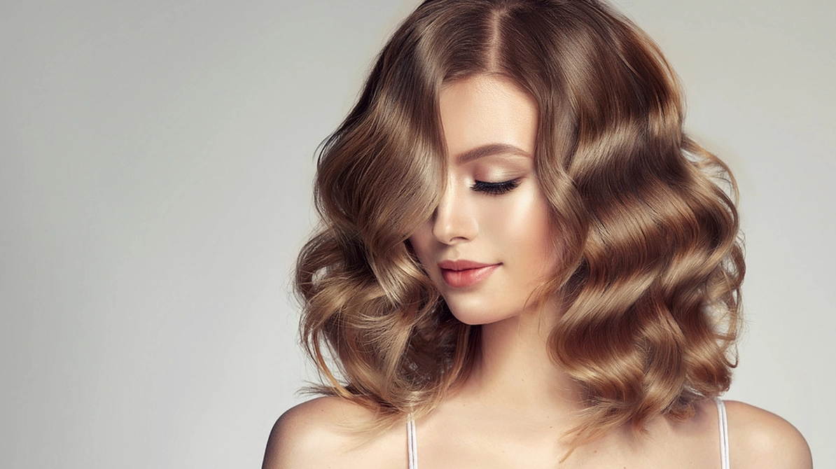 Tóc tẩy có làm xoăn được không? Chuyên gia giải đáp và bí quyết chăm sóc