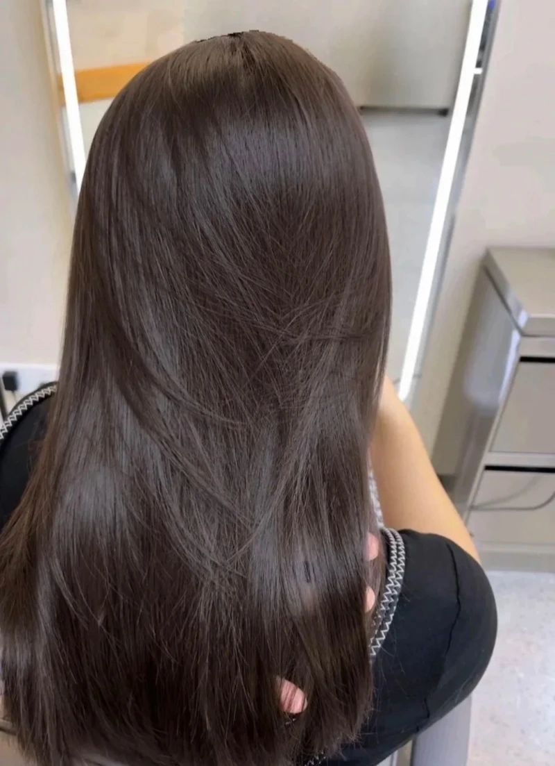 Tối giản cùng tóc nâu socola tóc thẳng