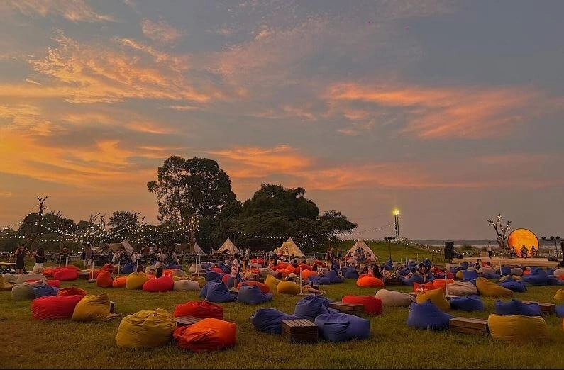 Trải nghiệm bãi đá sông hồng camping giữa thiên nhiên yên bình