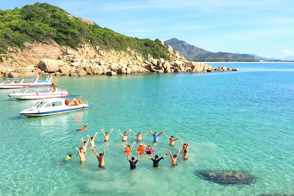 Trải nghiệm thú vị cùng tour đảo bình hưng đẹp mê hồn