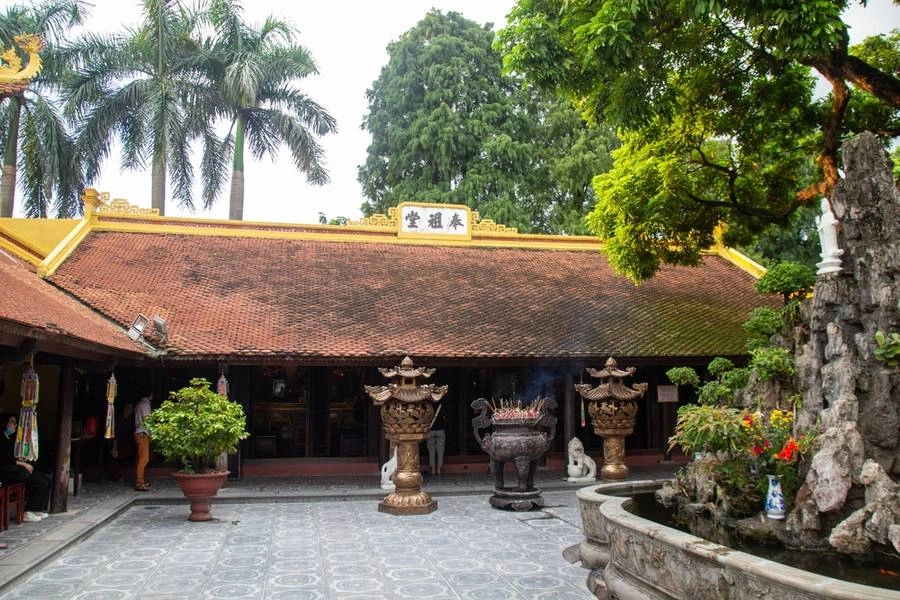 Trấn Quốc Pagoda sacred symbol of Hanoi