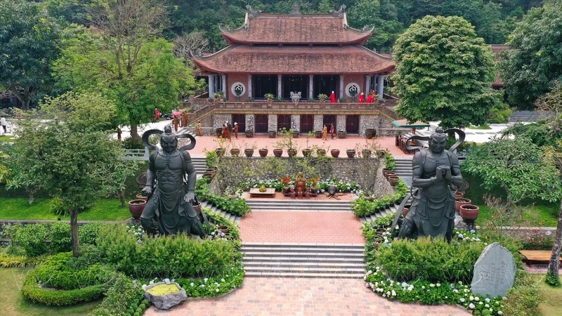 Tượng Phật tại chùa như lai địa tạng đầy uy nghi