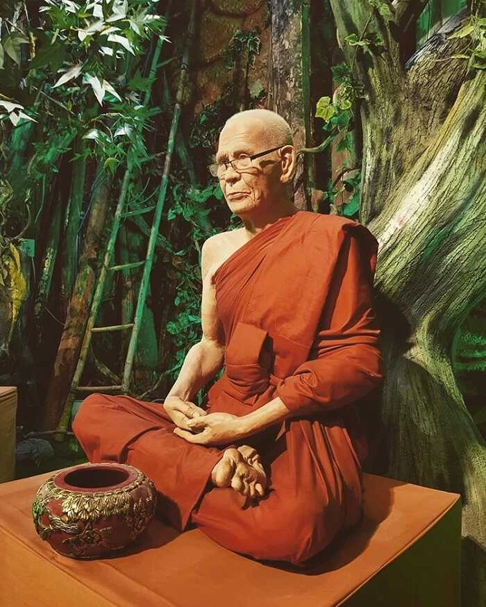 Tượng sáp chùa linh phước chân thật mô phỏng nhà sư nổi tiếng