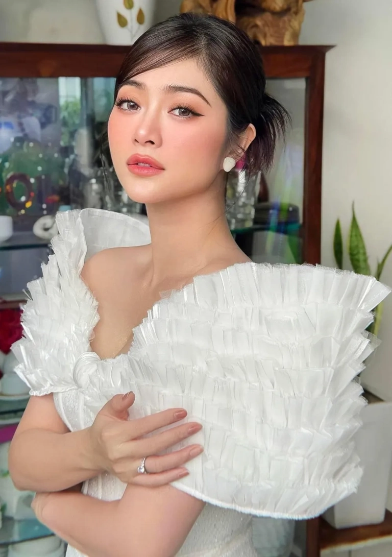 Tuyển chọn ảnh diễn viên Thanh Trúc đẹp nhẹ nhàng