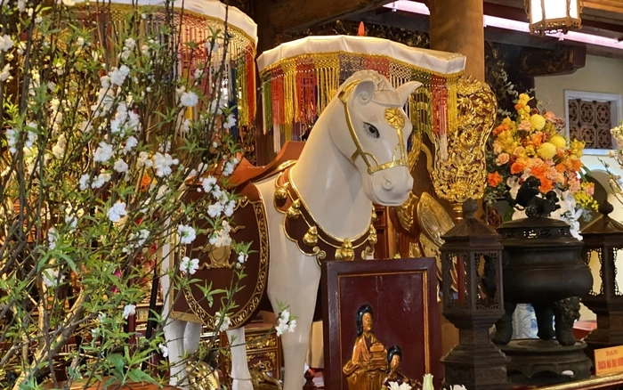 Văn khấn đền Bạch Mã cầu bình an may mắn