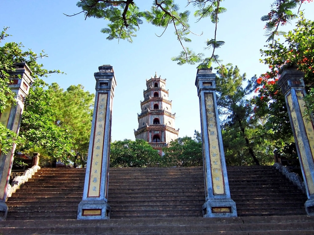 Vẽ Chùa Thiên Mụ đơn giản qua nét vẽ yêu thích