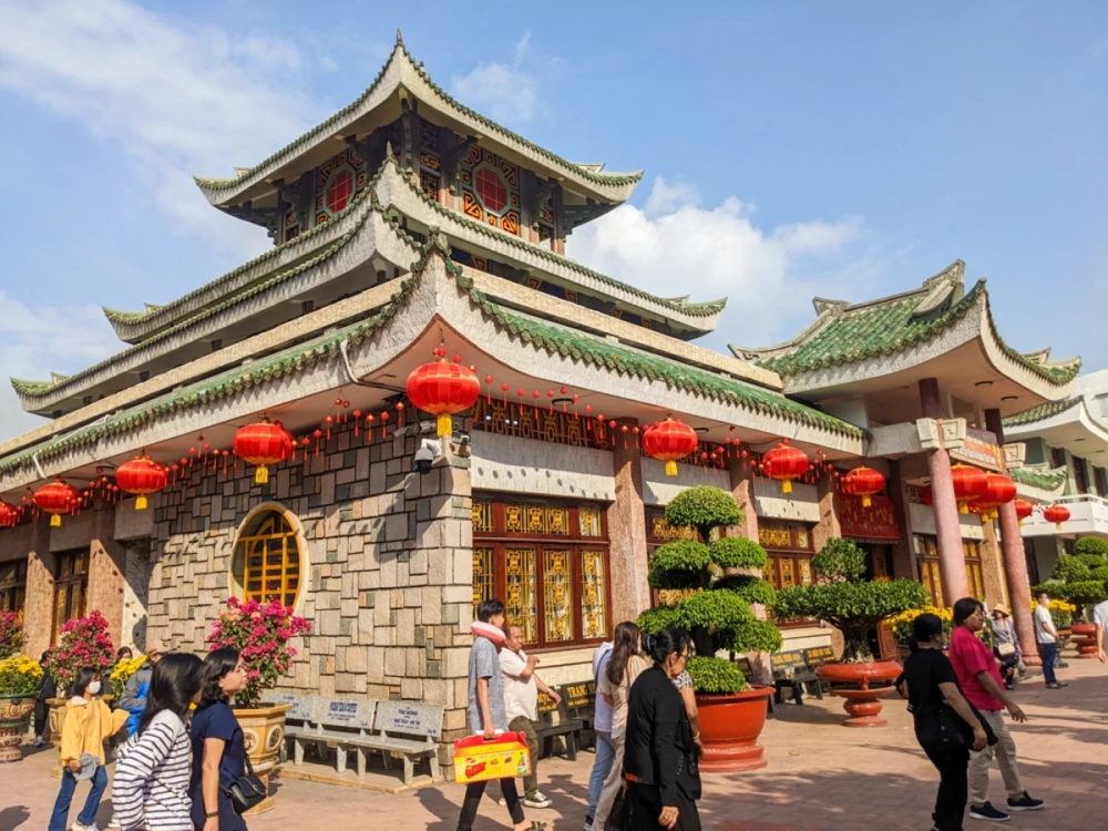 Vẻ đẹp trang nghiêm của miếu bà chúa xứ núi sam