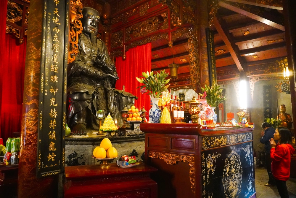 Vé vào đền quán thánh, không thu phí vào cửa