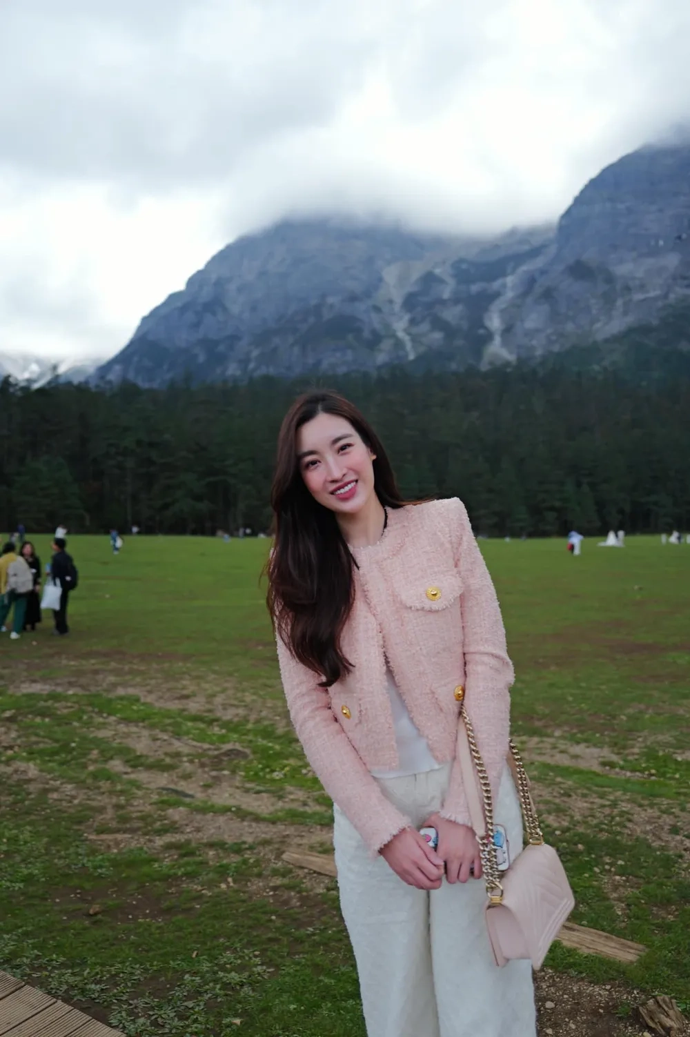  Vương miện năm đó thuộc về hoa hậu Đỗ Mỹ Linh 2016